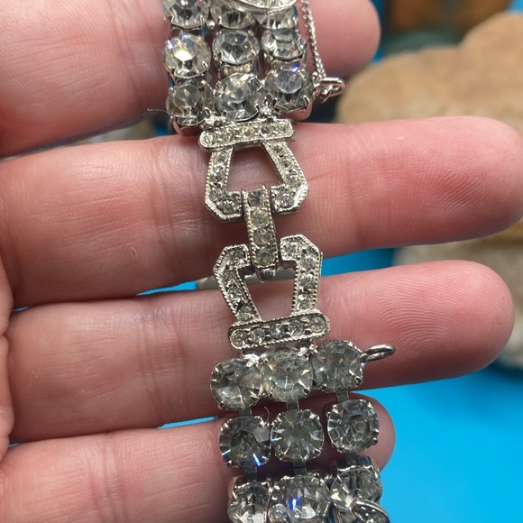 Vintage gorgeous Silvertone and clear rhinestone bracelet with safety clasp. - Picture 6 of 9